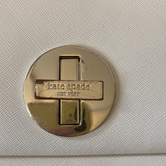 Kate Spade cream colored Crossbody bag. - Picture 4 of 13